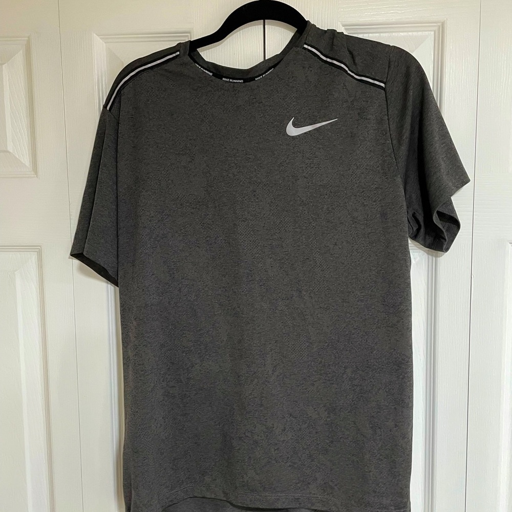 Nike running dry fit large men’s medium tshirt